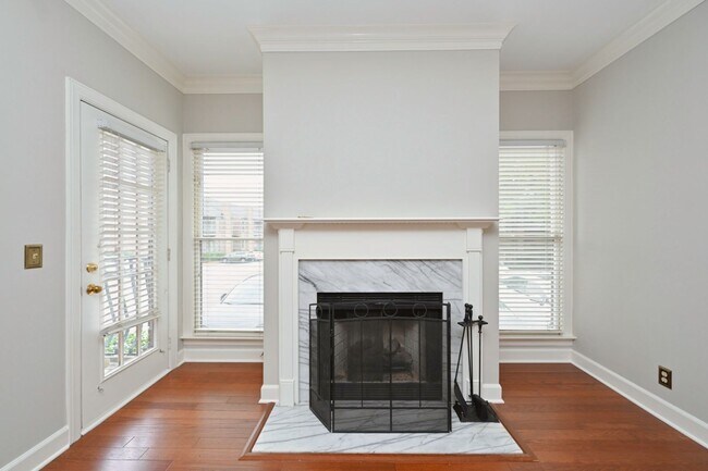 Building Photo - **UPDATED FIRST-FLOOR CONDO IN DESIRABLE P...