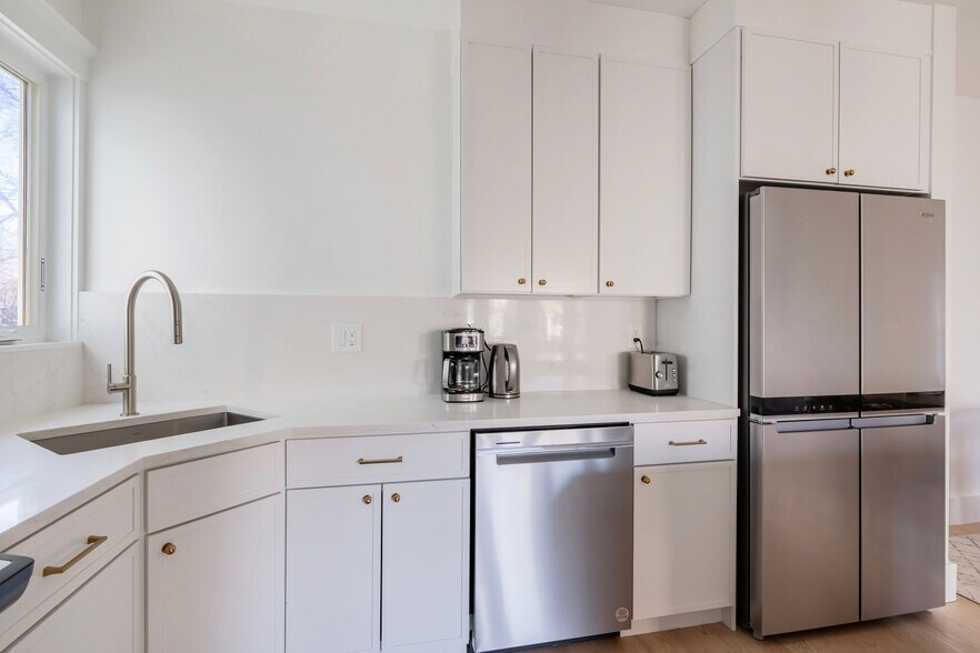 Building Photo - 50 Kinnaird St