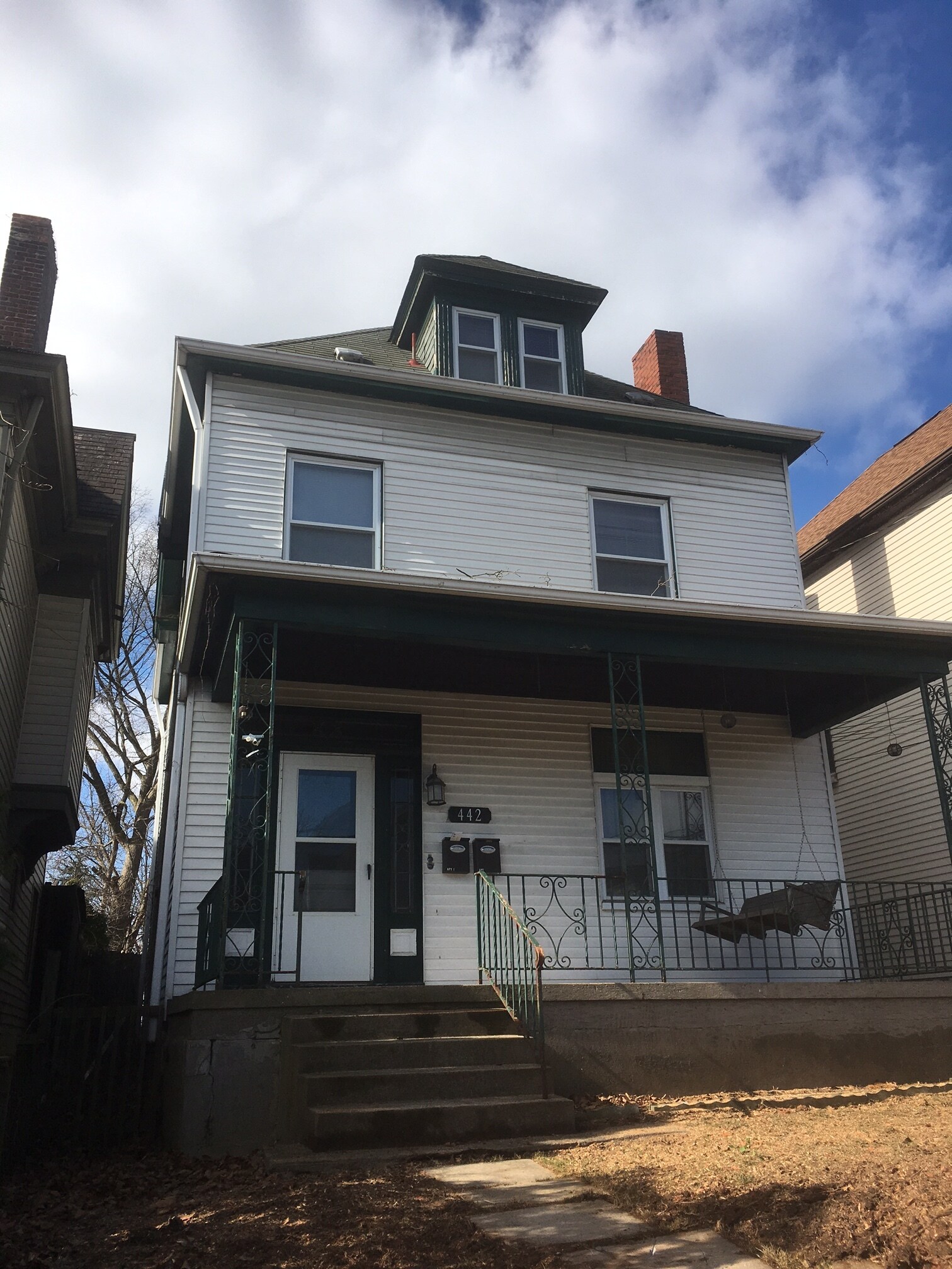 Building Photo - 442 Oneida St