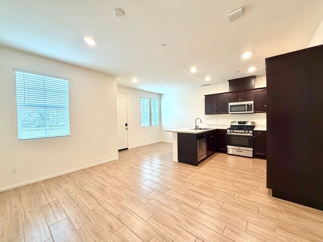 Building Photo - 2 bedroom 2.5 Bathroom Home with a LOFT located in the heart of Menifee!