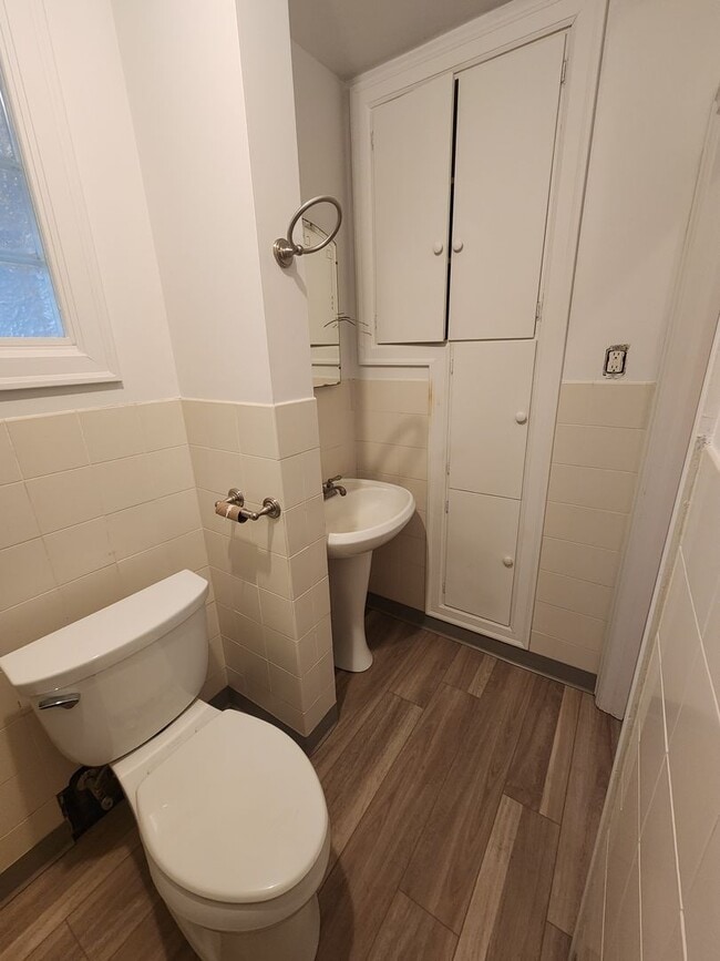 Building Photo - 350 SW State St