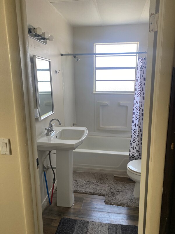 Building Photo - 309 N Louisa Ave