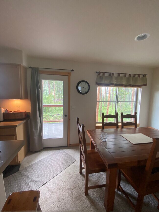 Building Photo - 213 Wolf Park Ln