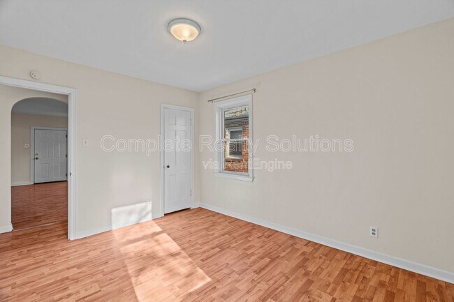 Building Photo - 1258 Grant Dr