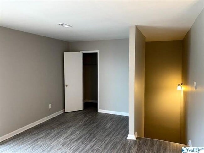 Building Photo - 2018 Hobbs Rd SE