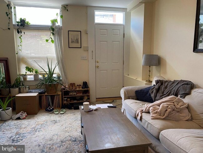 Building Photo - 229 S Ann St