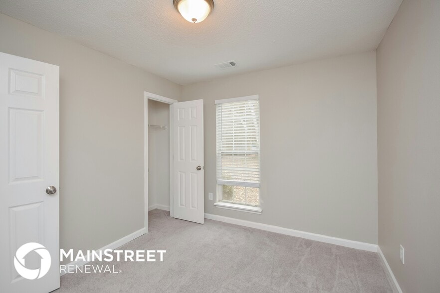 Building Photo - 722 Jockey Ln