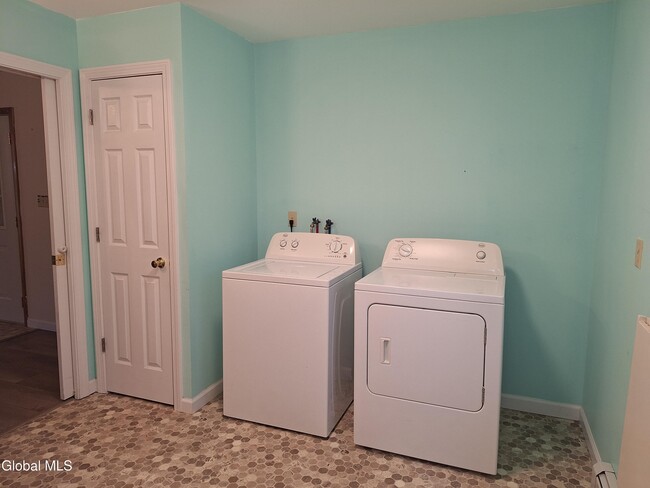 Building Photo - 1031 Saratoga Rd