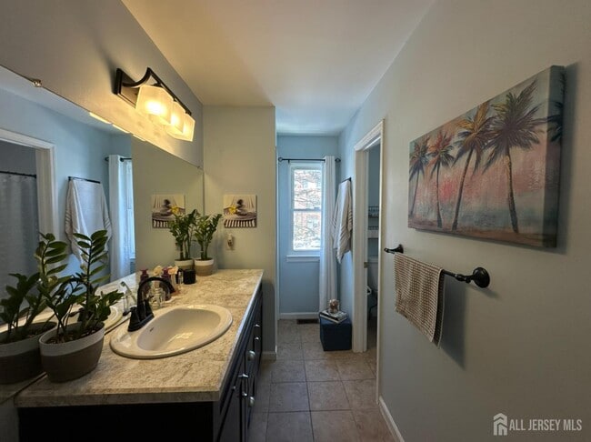 Building Photo - 39 Renaissance Ln