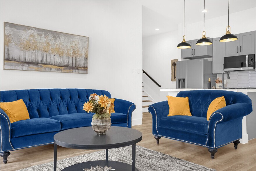 Living Room - 4321 McKinley St