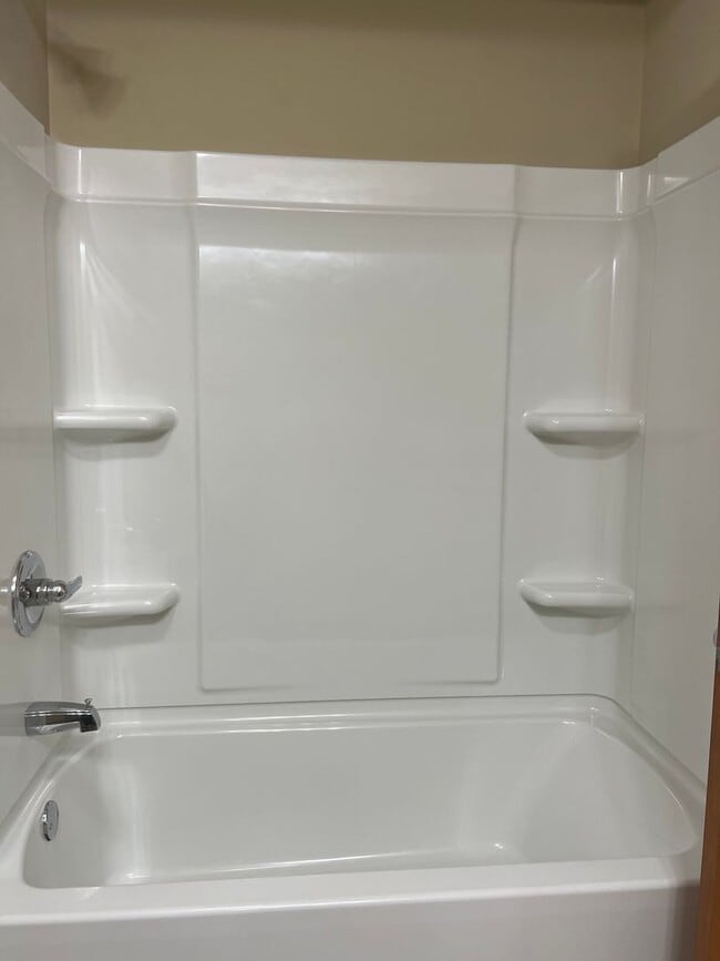 Building Photo - 733 Pine St