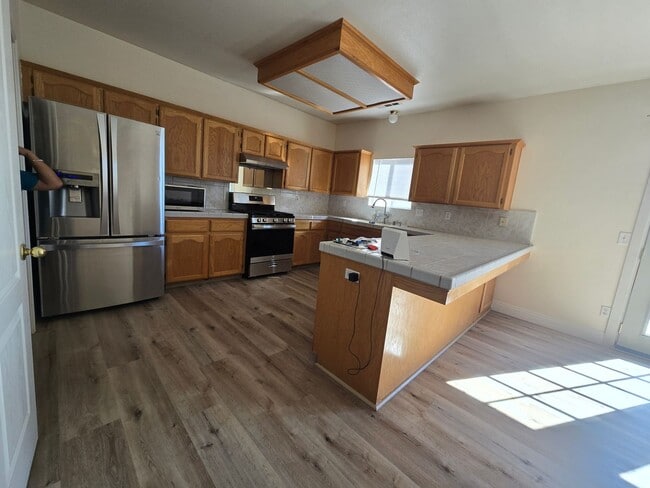 Building Photo - 4 BR + Flex 2 BA Available 9/15