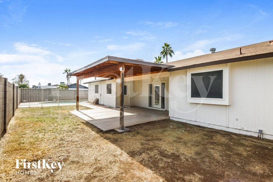 Building Photo - 2701 N Hartford St