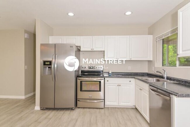 Building Photo - 4 Bedroom Pet-Friendly Home in NORTH PORT, FL with Main Street Renewal