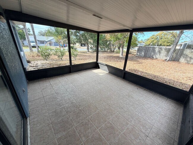 Building Photo - READY TO MOVE INTO 3/2/2 WITH IDEAL LOCATION!!!!