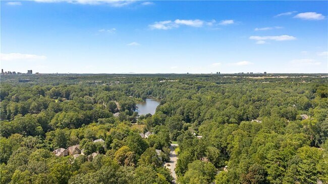 Building Photo - 2713 Briarlake Rd NE