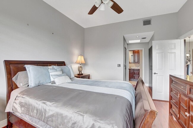 Building Photo - 7520 La Paz Blvd