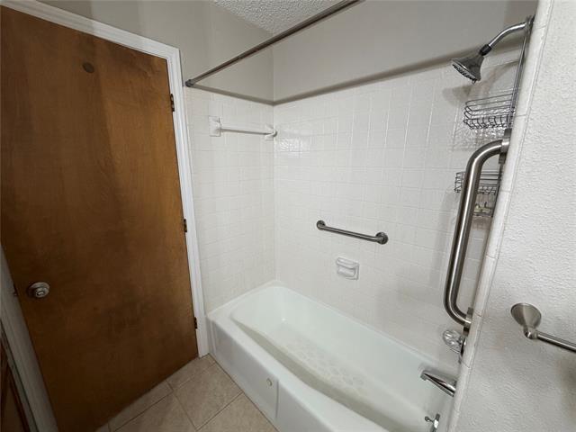 Building Photo - 815 Hilltop Dr