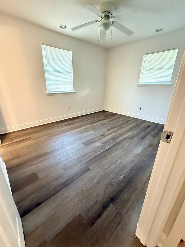 Building Photo - 3300 Bissonet Dr