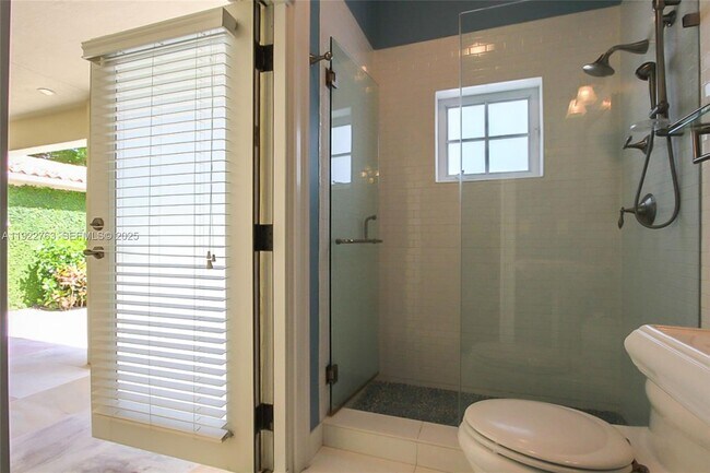 Building Photo - 1400 Alberca St