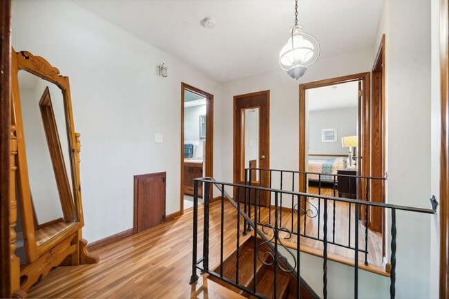 Building Photo - 10527 Morgan Ave S