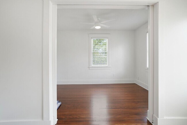 Building Photo - Renovated 2 bedroom 1 bathroom with office space Baldwin Park