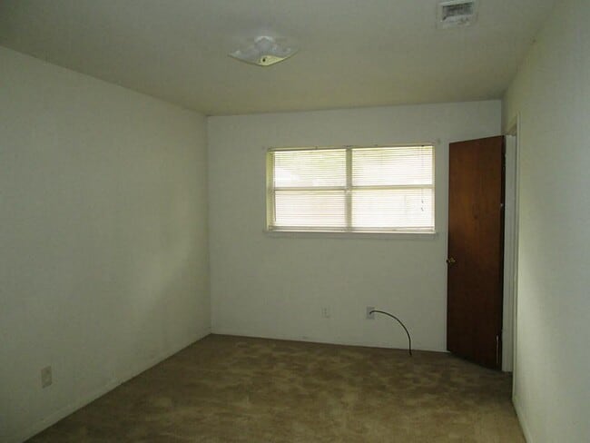 Building Photo - 5910 Ariel St