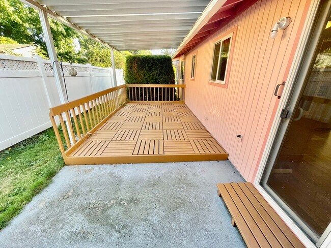Building Photo - Beautiful 2bd/1bath South Tabor Home with ...