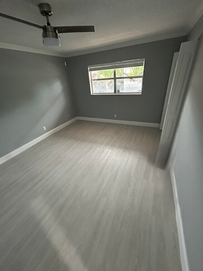 Building Photo - 6361 N Falls Cir Dr
