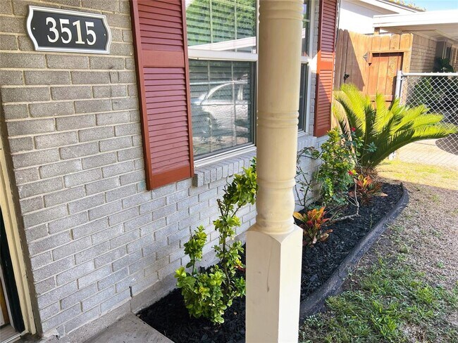 Building Photo - 3515 Castledale Dr