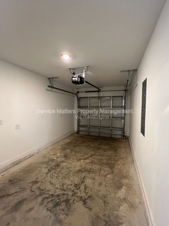 Building Photo - 3241 Damon Dr