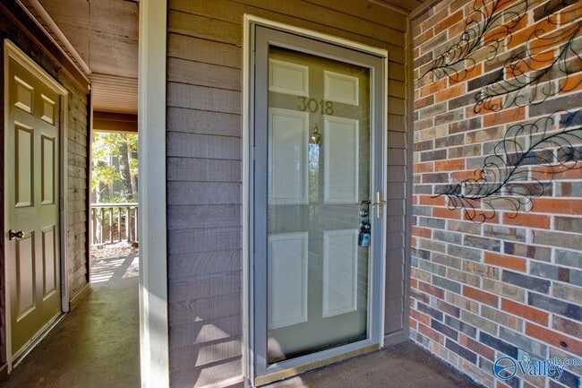 Building Photo - 3018 Live Oak Ln SW