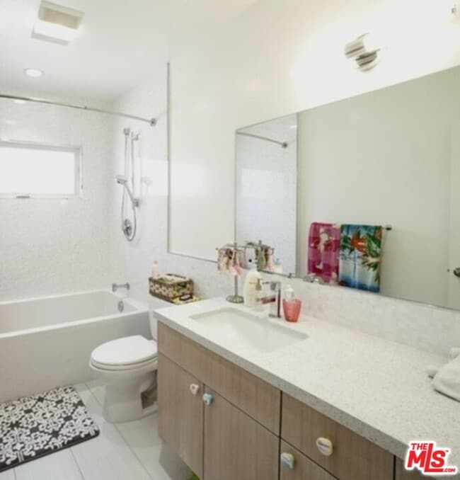 Building Photo - 248 S La Peer Dr