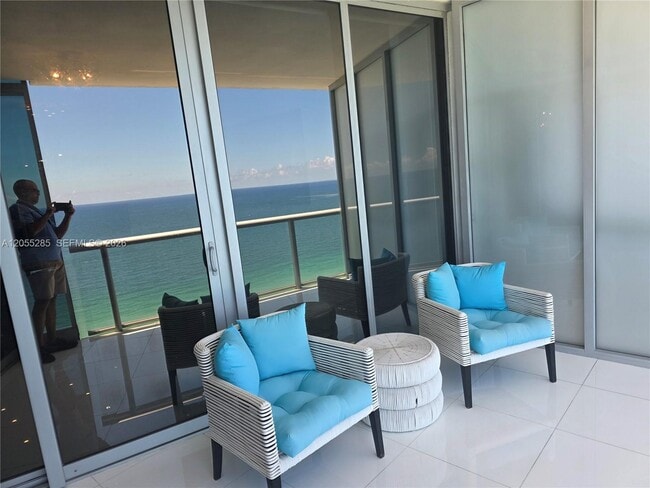 Building Photo - 17121 Collins Ave