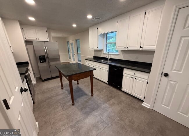 Building Photo - 105 Mockingbird Dr