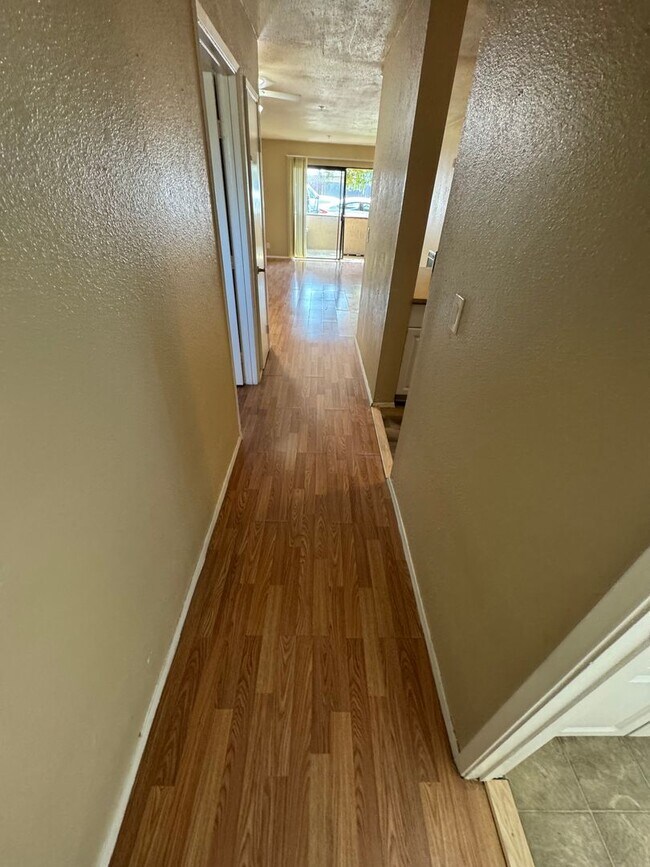 Building Photo - Condo 2 Bed / 2 Bath – In-Unit Laundry – C...