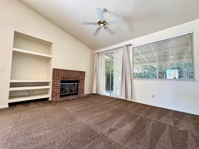 Building Photo - Great 3 Bedroom 2 Bathroom Home for Rent i...