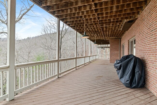 Building Photo - Spacious Home with Mountain Views in Black...