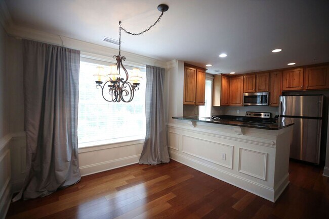 Building Photo - Available August 10th. Beautiful 3BR/2.5BA Townhome in Shelmore Village!