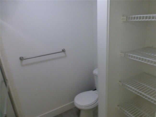 Building Photo - 60 Iris Pl