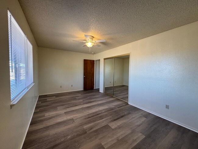 Building Photo - Victorville Home