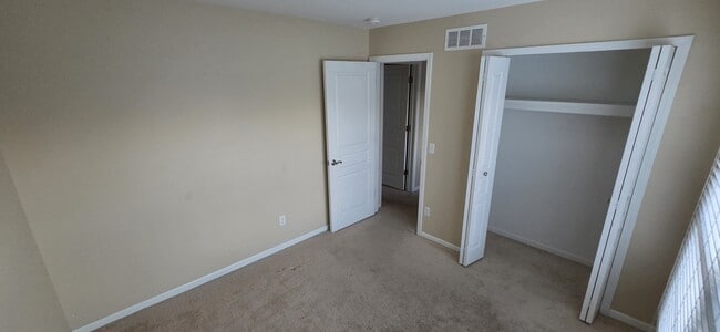 Building Photo - 380 Huntington Ct