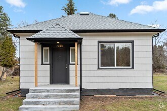 Building Photo - Beautifully Remodeled 3 Bed 1 Bath Single ...