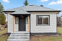 Building Photo - Beautifully Remodeled 3 Bed 1 Bath Single ...