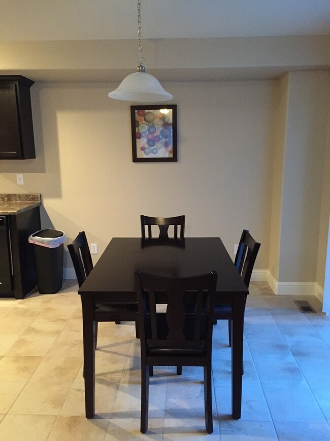 Building Photo - 3 BEDROOM, 2.5 BATHROOM SADDLE RIDGE TWIN HOME WITH 2 CAR ATTACHED GARAGE