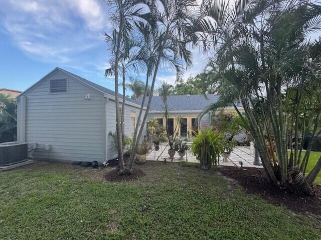 Building Photo - 335 Monroe Dr