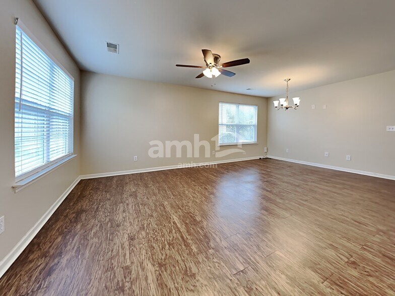 Building Photo - 1103 Homework Ave