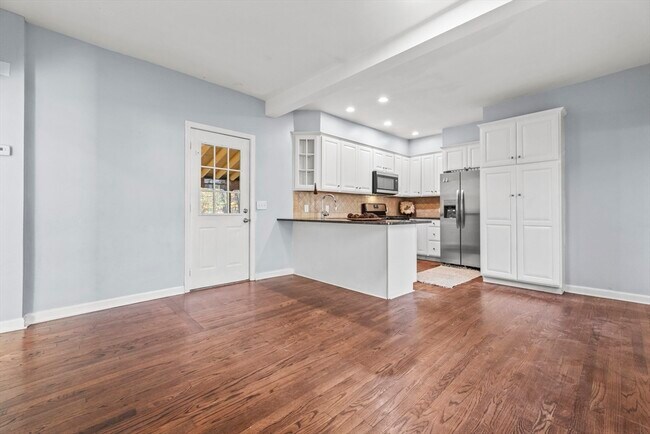 Building Photo - 1142 Washington St