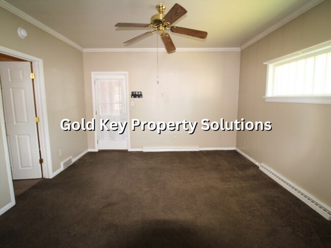 Building Photo - Spacious 2 BR 1 BA House with Central Air and Enclosed Porch (SECTION 8 APPROVED)