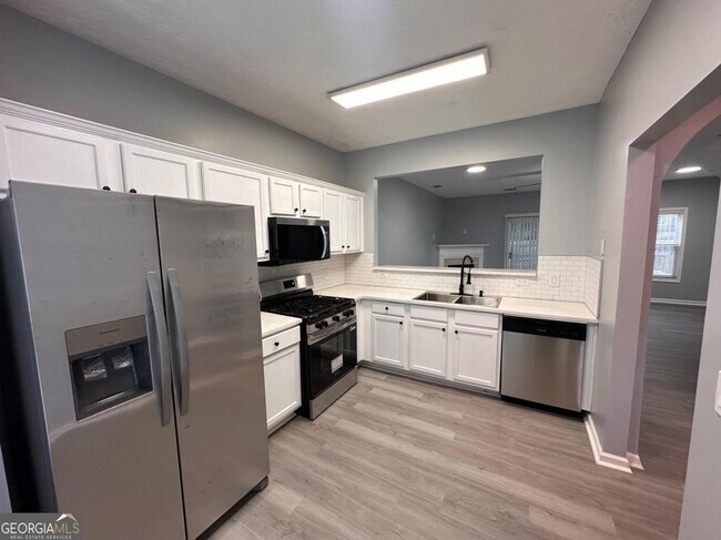 Building Photo - 2025 Austin Park Cir